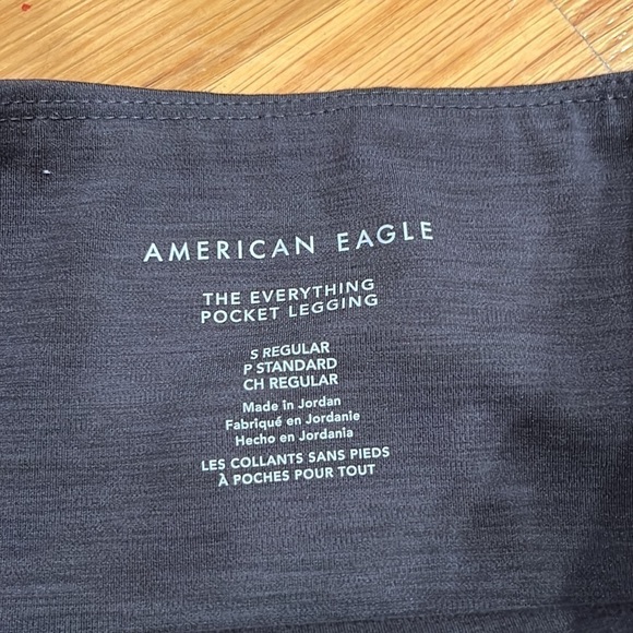 American Eagle the everything pocket legging size small. - Picture 4 of 6